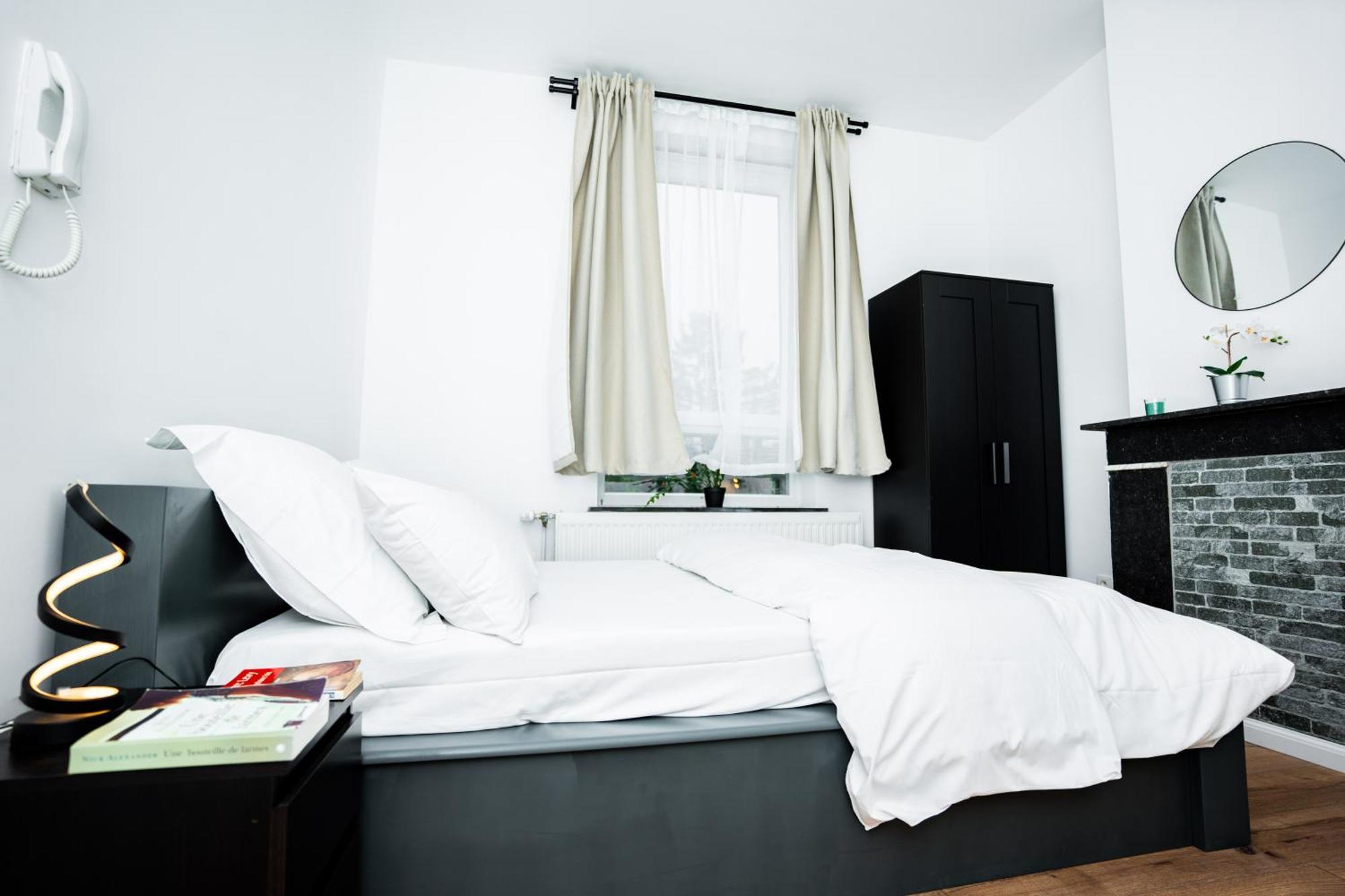 Chambre R1 Avec Salle De Bain Partagee Pres De L'Hopital De La Citadelle A Liege Luaran gambar