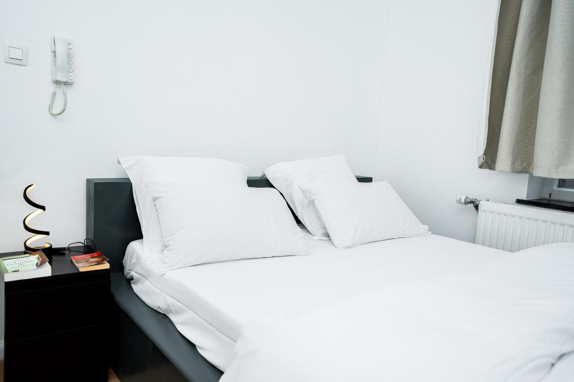 Chambre R1 Avec Salle De Bain Partagee Pres De L'Hopital De La Citadelle A Liege Luaran gambar