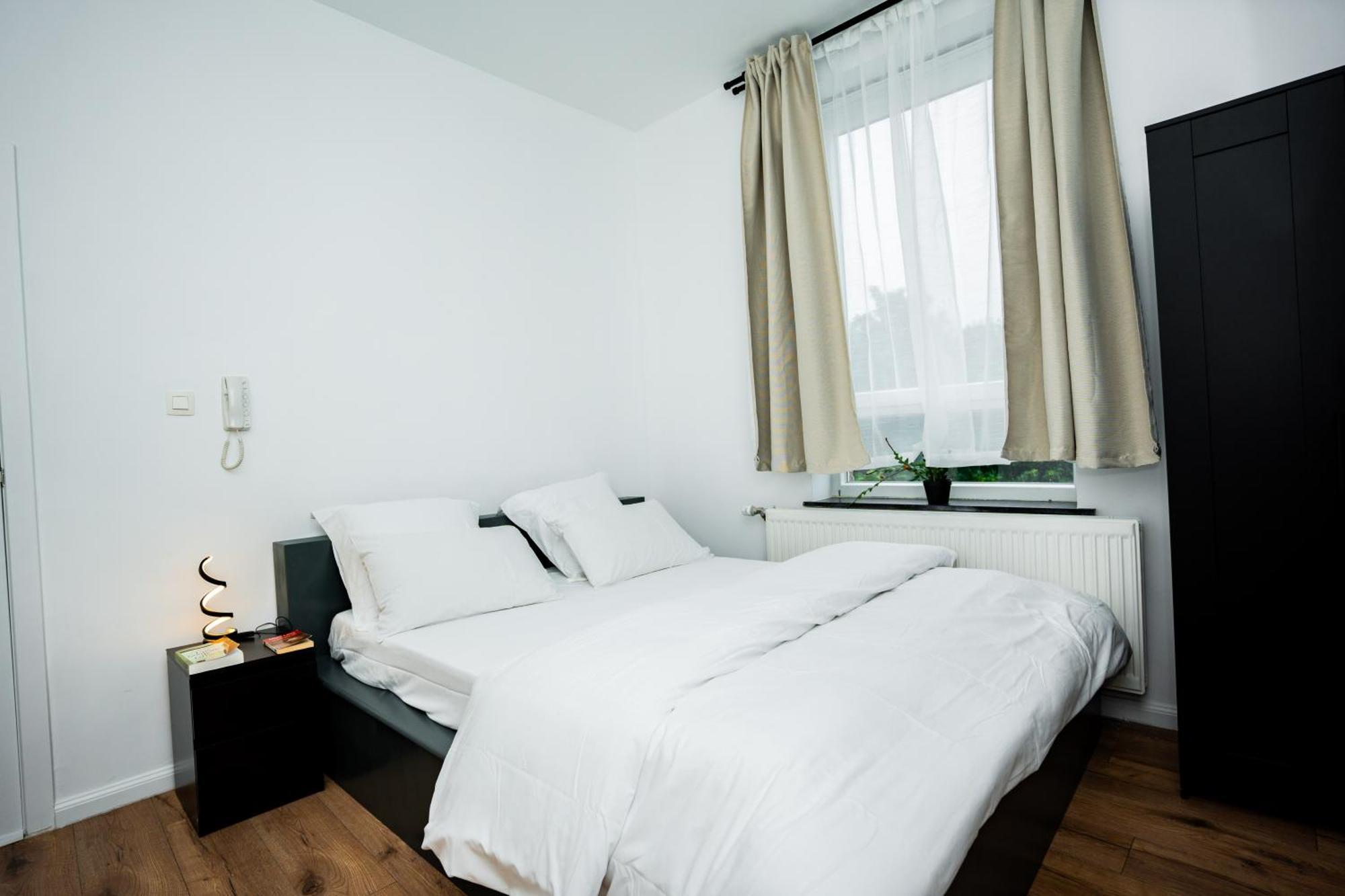 Chambre R1 Avec Salle De Bain Partagee Pres De L'Hopital De La Citadelle A Liege Luaran gambar