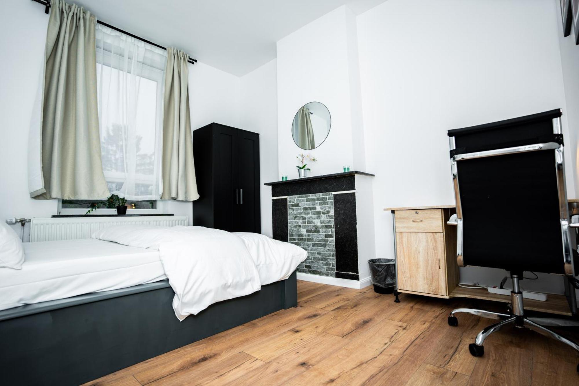 Chambre R1 Avec Salle De Bain Partagee Pres De L'Hopital De La Citadelle A Liege Luaran gambar